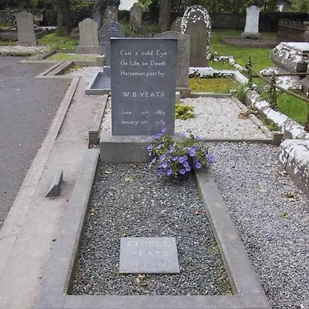 Hostel The Benwiskin Centre *