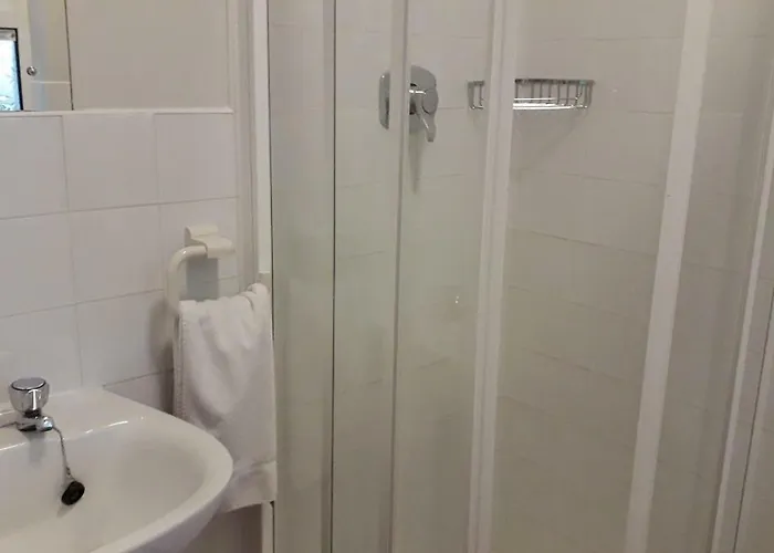 The Benwiskin Centre * Ballaghnatrillick